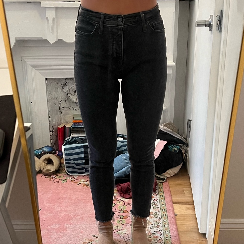 Size 28 black Levi